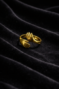 Bague dorée mains entrelacées | Élégance symbolique