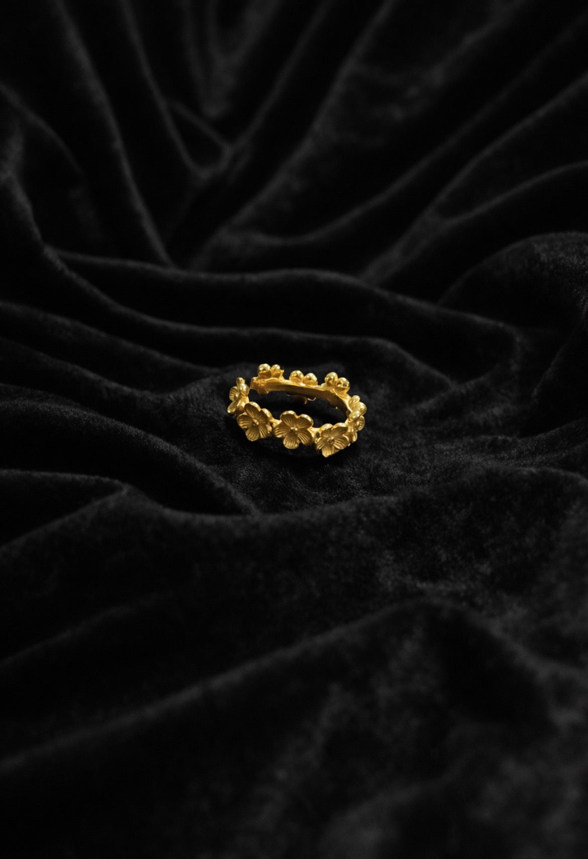 Bague – anneau doré aux fleurs délicates